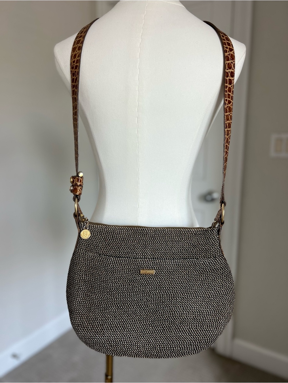 Eric Javits Brown Beige Woven Shoulder Bag Medium Crescent Zip Top Inner Pockets
